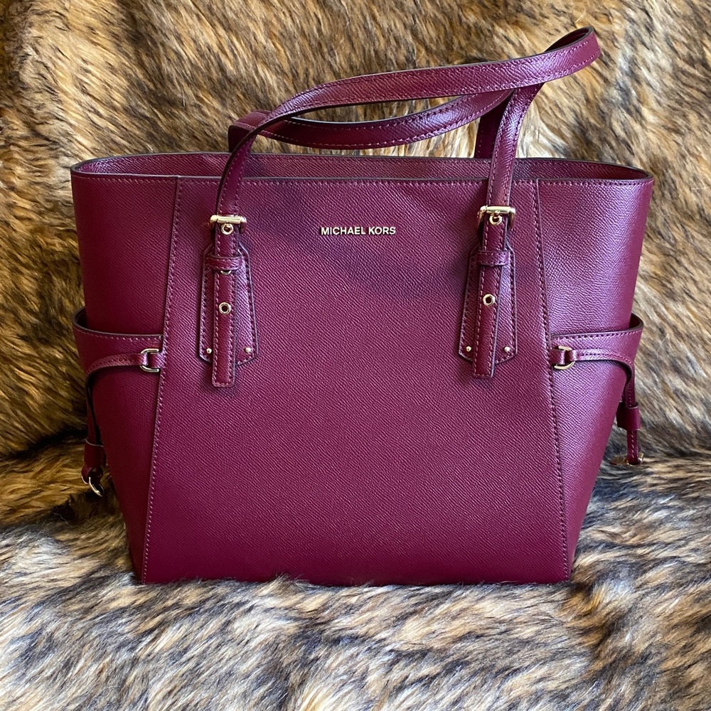 Michael Kors Jet Set Travel Medium Saffiano Leather Tote